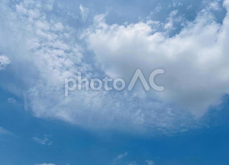爽やか　青空　雲　美しい　ナチュラル 爽やか,青空,雲の写真素材