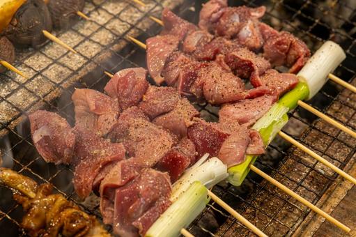 焼き鳥の炭火で焼く砂ずり 焼き鳥の炭火で焼く砂ずり 砂ずり,砂肝,焼き鳥の写真素材