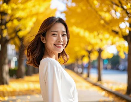 ストリートスナップ・イチョウ並木の彼女 ストリートスナップ・イチョウ並木の彼女の写真