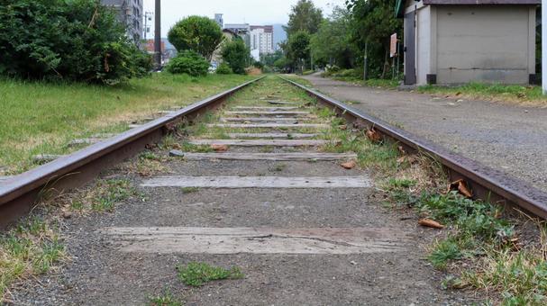地上すれすれから撮影した旧手宮線線路 地上すれすれから撮影した旧手宮線線路 旧手宮線,線路,鉄道の写真素材