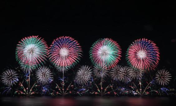 湖上打ち上げ花火/松江水郷祭 湖上打ち上げ花火/松江水郷祭 打ち上げ花火,花火,夏の写真素材