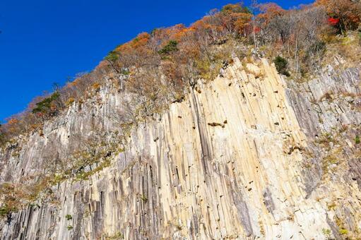 晩秋の材木岩公園⑻ 材木岩,晩秋,紅葉の写真素材