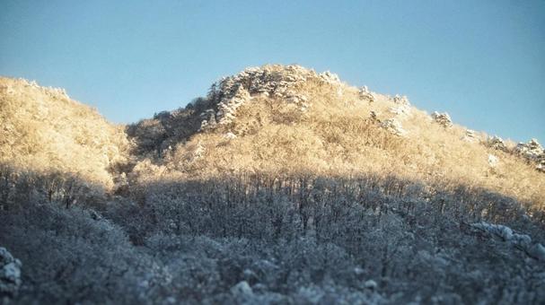 朝日の雪山(16:9) 朝日の雪山(16:9)の写真