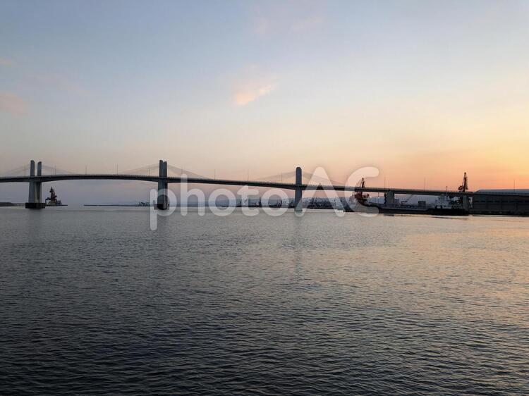 夕暮れの小名浜港　マリンブリッジ 夕暮れ,小名浜港,マリンブリッジの写真素材