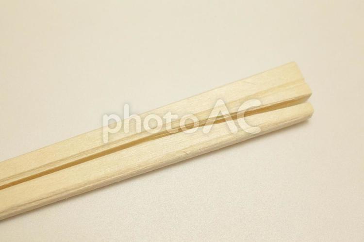 割り箸　（割った後）２ わりばし,割り箸,ハイキーの写真素材