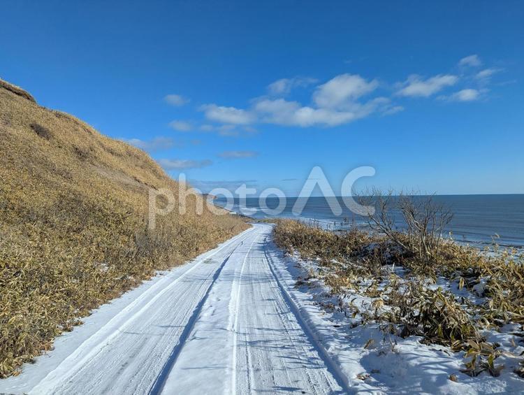 冬の北海道　大津海岸　雪　道路 北海道,冬,大津海岸の写真素材