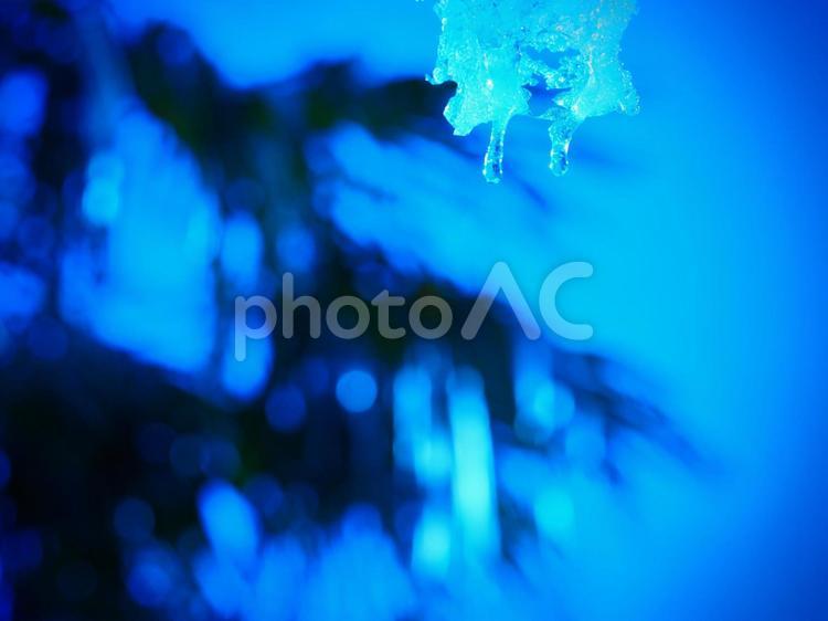 青の世界　冬 氷柱,青の世界,冬の景色の写真素材