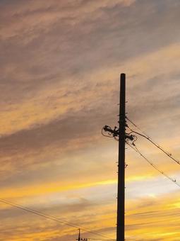 夕焼け 夕焼け 夕焼け,空,電柱の写真素材