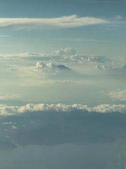 雲海に浮かぶ富士山 雲海に浮かぶ富士山 富士山,雲海,空撮の写真素材