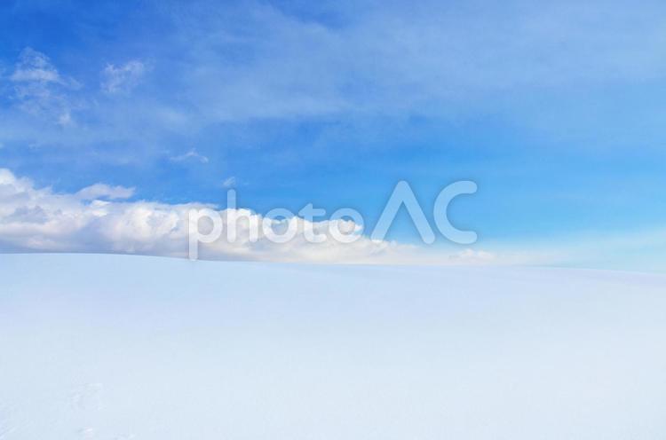 雪の地平線２（美瑛） 北海道の冬,美瑛の冬,北海道の景色の写真素材