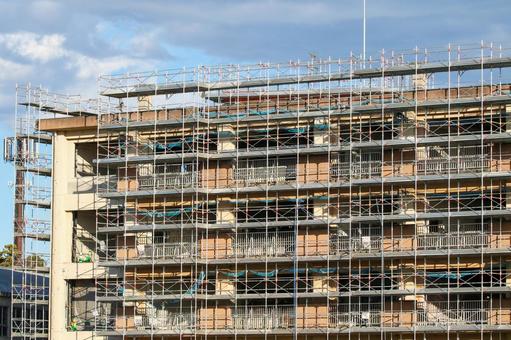 大規模修繕工事中の外壁と足場 外壁工事,足場,修繕工事の写真素材