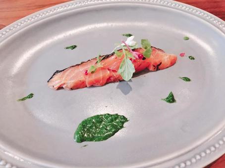 フレンチの魚料理(サーモン) サーモン,フレンチ,魚料理の写真素材