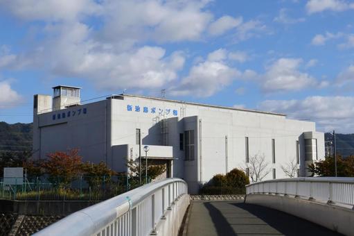 新池島ポンプ場　建物外観　大阪府東大阪市 新池島ポンプ場,ポンプ場,外観の写真素材
