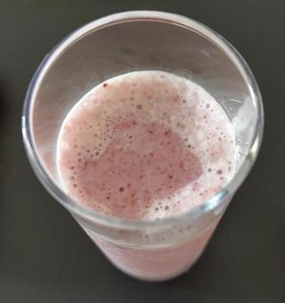 R7.09.16 いちごのミルクシェーク R7.09.16 いちごのミルクシェークの写真