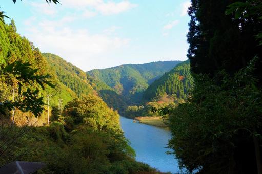 秋の山間の川 秋の山間の川 秋,川,景色の写真素材