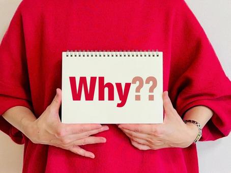 Why?? と書かれたノートを持つ女性 Why?? と書かれたノートを持つ女性 女性,why,なぜの写真素材