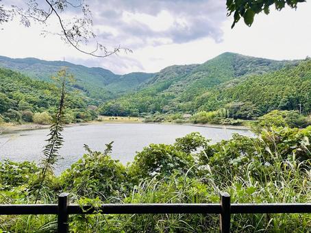 呉ダム　秋の公園の写真