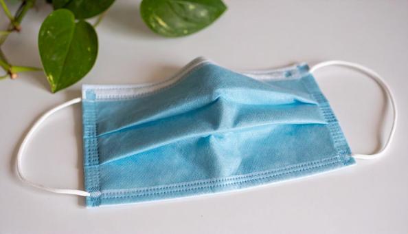 水色の布マスクの写真