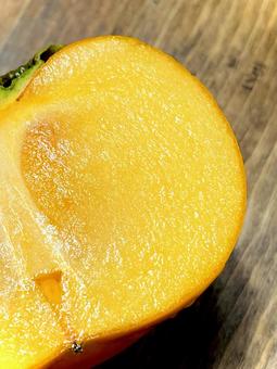 半分に切った柿 04 柿,平田柿,果物の写真素材