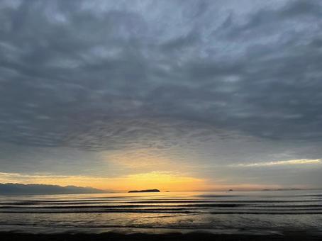 夕焼け 夕焼け 父母ヶ浜,砂浜,夕焼けの写真素材