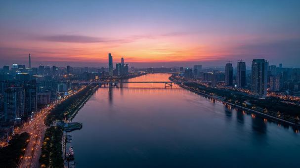 光と影が織りなす、水辺の美しい都市風景 光と影が織りなす、水辺の美しい都市風景の写真