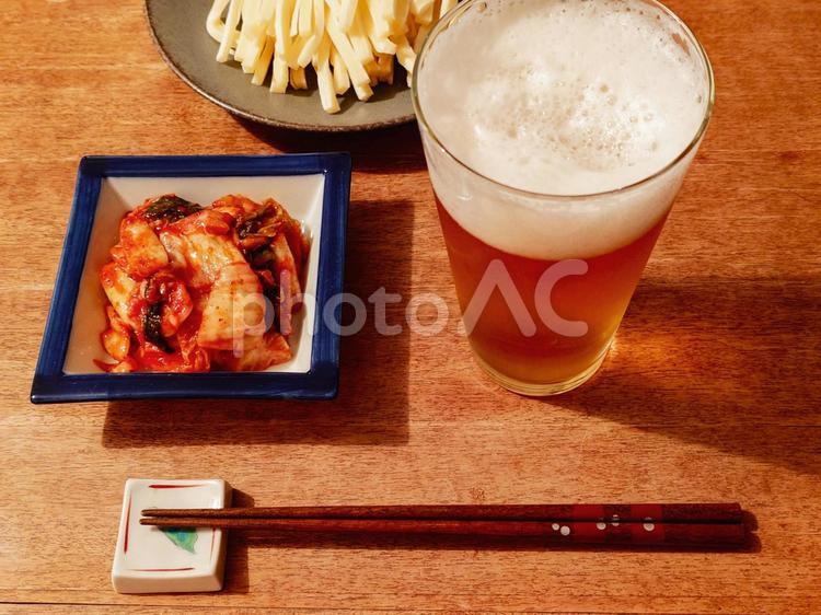 ビールとキムチとチータラ2 ビール,キムチ,チータラの写真素材