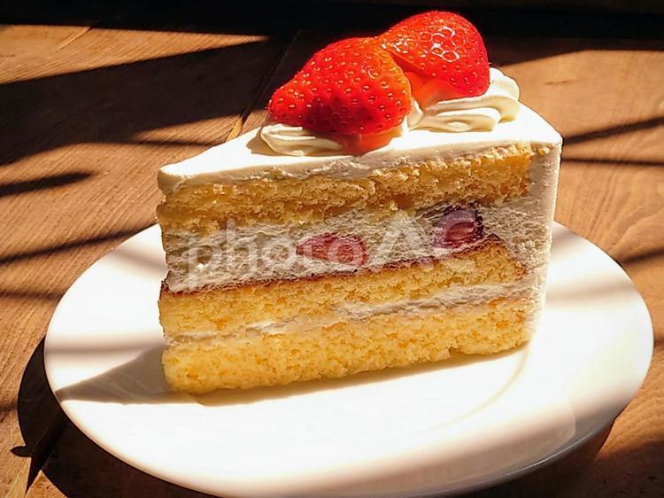 午後のティータイム（ショートケーキ） ショートケーキ,ケーキ,いちごの写真素材