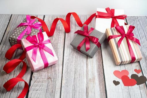 バレンタインデザイン　箱・ハート・リボン バレンタイン,2月14日,プレゼントの写真素材