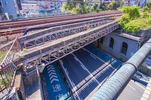 川崎駅前の鉄道とアンダーパス 川崎駅前の鉄道とアンダーパス 鉄道,線路,アンダーパスの写真素材