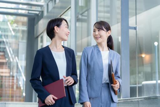 オフィスで仕事をするビジネスウーマン ビジネス,会議,ビジネスウーマンの写真素材