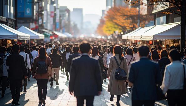 歩いて通勤するビジネスマンたち 歩いて通勤するビジネスマンたちの写真