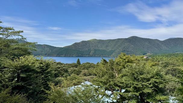 快晴 芦ノ湖,湖岸沿い,湖の写真素材