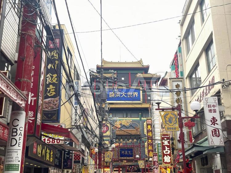 天長門と関帝廟通り 横浜,中華街,横浜中華街の写真素材