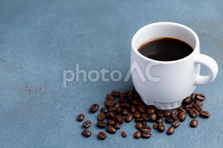 コーヒーとコーヒー豆 コーヒー,コーヒー豆,マグカップの写真素材