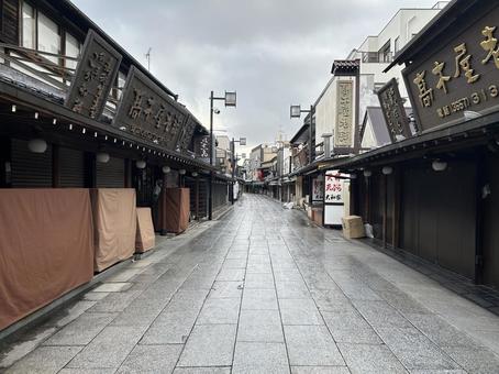 東京、葛飾区の柴又帝釈天の参道 東京、葛飾区の柴又帝釈天の参道の写真