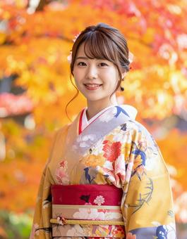 秋・もみじと和装の彼女 秋・もみじと和装の彼女の写真