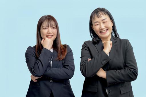 笑顔のビジネスウーマン達 笑顔のビジネスウーマン達 女性,ビジネスウーマン,スーツの写真素材