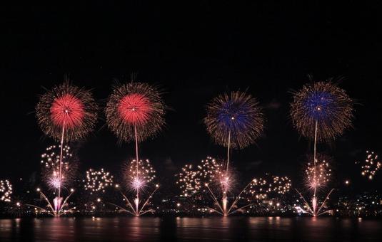 湖上打ち上げ花火/松江水郷祭 花火,打ち上げ花火,花火大会の写真素材