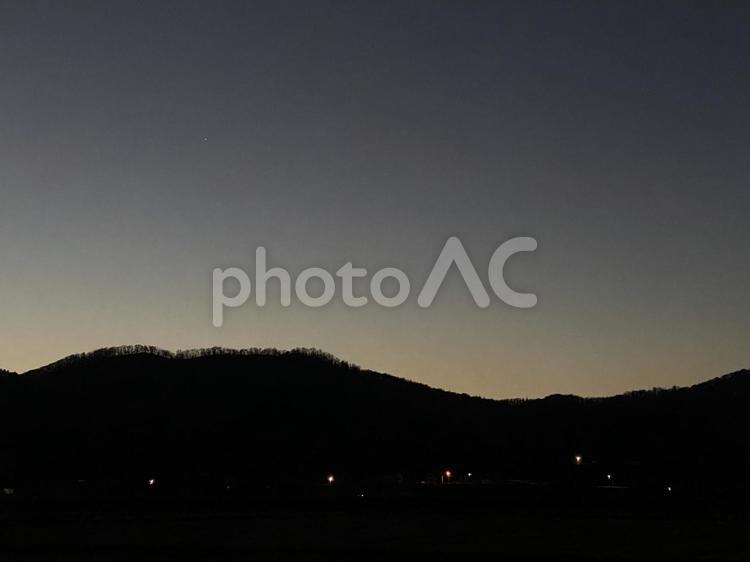 夕暮れの山② 自然,風景,景色の写真素材