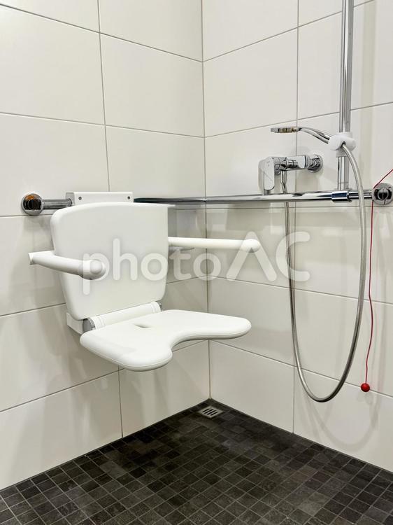 浴室の壁付け介護椅子 介護,シャワーチェア,バスチェアーの写真素材