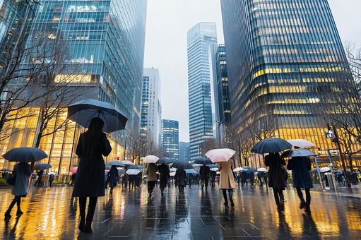 都会の夕暮れの雨〜通行人 都会の夕暮れの雨〜通行人の写真