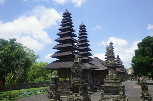 青空の寺院 タナロット寺院,寺院,タナロットの写真素材