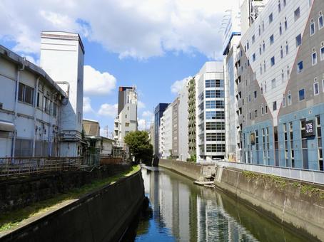 水道橋から望む神田川河岸 水道橋から望む神田川河岸 神田川,水道橋,都市河川の写真素材