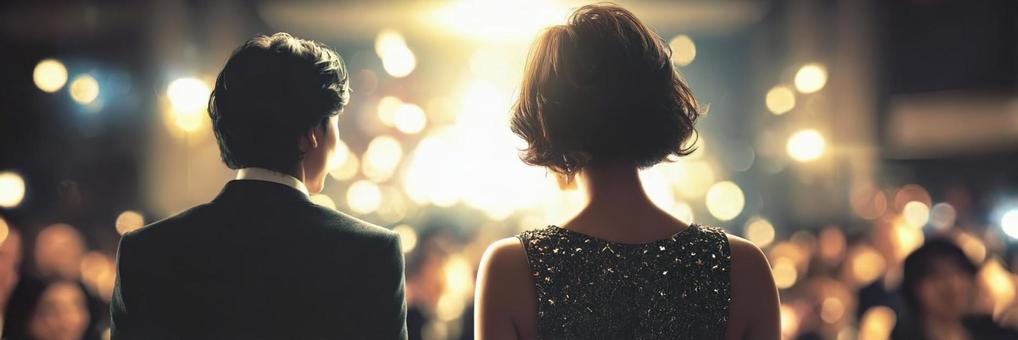 華やかなパーティー会場での男女02 華やかなパーティー会場での男女02の写真
