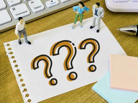 悩むサラリーマンたち（ミニチュア） 悩み,悩む,考えるの写真素材