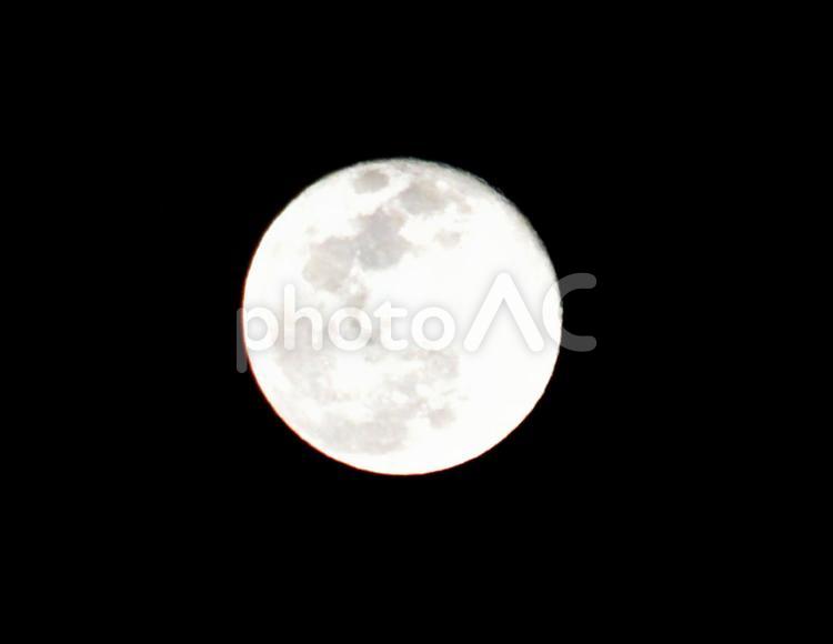 京都上空の冬の月の背景 月,月夜,夜の写真素材