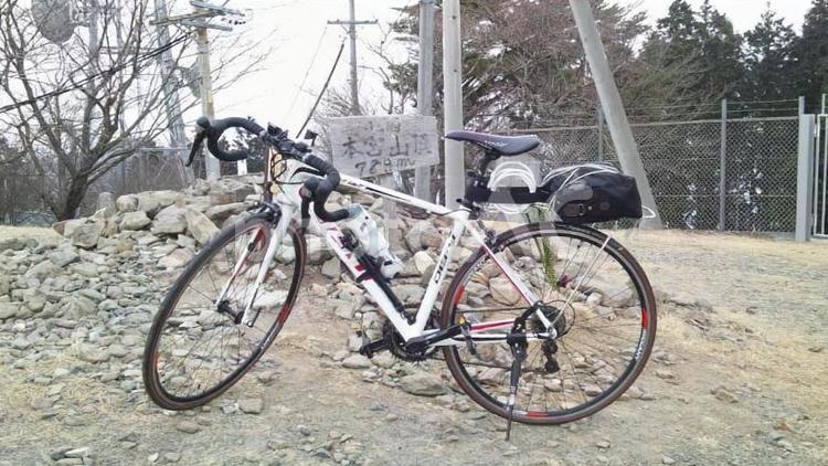 ロードバイクで本宮山頂へ ロードバイクで本宮山頂へ ロードバイク,本宮山頂,サイクリストの写真素材