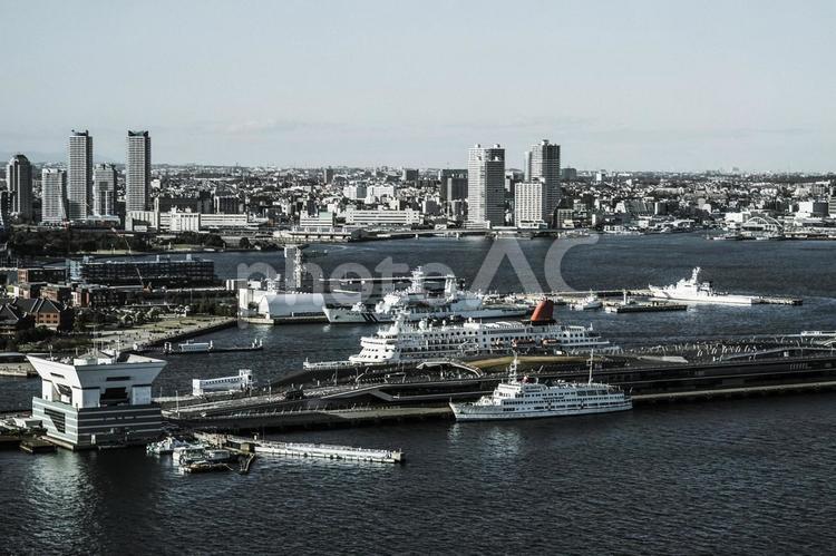 マリンタワーから見える横浜の街並み（モノクローム） 横浜,街並み,モノクロームの写真素材