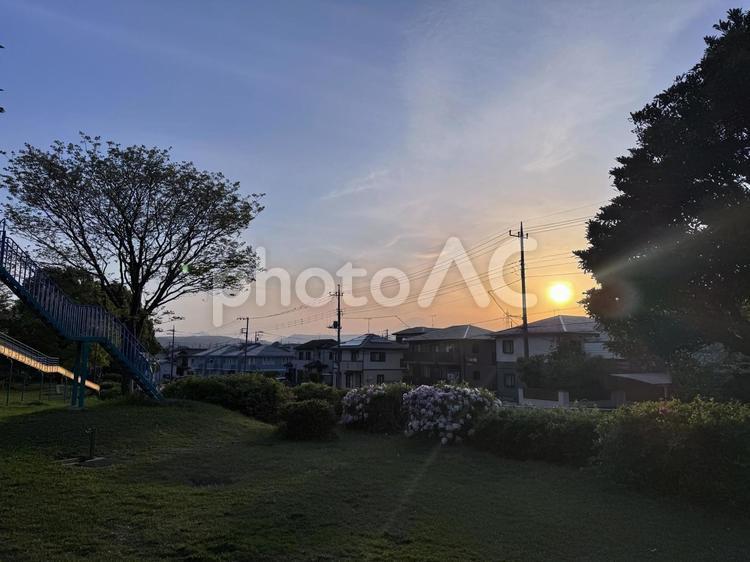 夕日のこうぼうふじみ公園 こうぼうふじみ公園,夕日,公園の写真素材