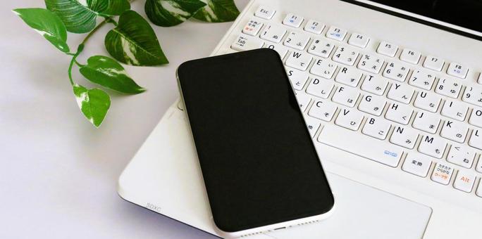 ビジネスアイテム スマホとパソコン 同期 ビジネスアイテム スマホとパソコン 同期の写真